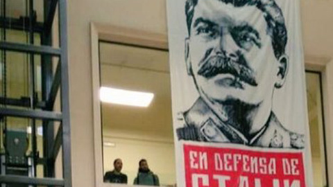 Pancarta de Stalin colgada el miércoles en la Facultad de Ciencias Políticas y Sociología de Granada. (Twitter)