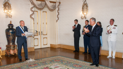 Marcelo Rebelo de Sousa, presidente de la República Portuguesa, ha impuesto en el Palacio de Belem de Lisboa la Gran Cruz de la Orden del Infante Don Henrique a Isidro Fainé, presidente de la Fundación Bancaria ”la Caixa”.