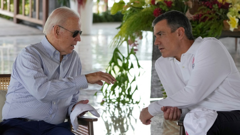 Sánchez, junto al presidente de EEUU, Joe Biden, en Bali.