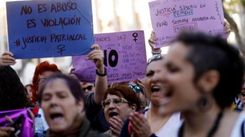 Protesta en las calles de València en contra de la sentencia de La Manada - EFE