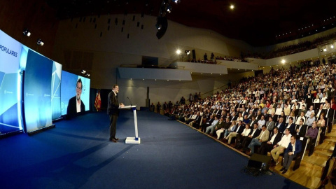 El presidente del Gobierno y del PP, mariano Rajoy, en el acto político en el Auditorio de la Diputación de Alicante (ADDA). E.P.