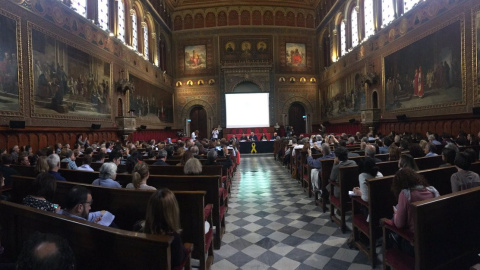 El paraninf de l'edifici històric de la Universitat de Barcelona, durant el Primer Congrés Català en Defensa de l'Estat de Dret, que s'ha celebrat aquest dissabte. | Òmnium Cultural.