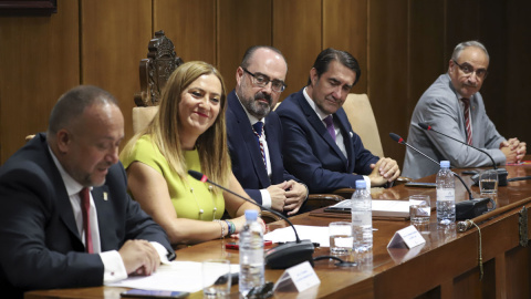 La delegada del Gobierno en Castilla y León, Virginia Barcones y el alcalde de Ponferrada, Marco Morala, en el centro de la imagen, a 8 de septiembre de 2023.