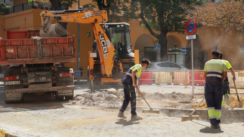 Trabajadores de la construcción en una obra en el centro de Sevilla. E.P./Rocío Ruz