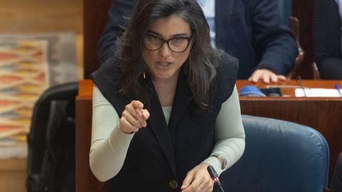 La portavoz de Más Madrid en la Asamblea de Madrid, Manuela Bergerot, durante un pleno de la Asamblea de Madrid, el 1 de febrero de 2024, en Madrid (España).