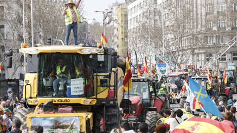 Agricultores y ganaderos participan en una tractorada de protesta en Madrid. 17-03-2024