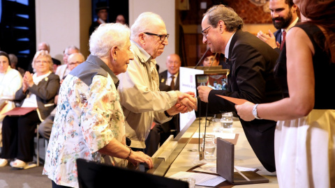 2018 - Nemesi Solà el 2018, en el moment de rebre la Creu de Sant Jordi de mans de l'aleshores president del Govern, Quim Torra.