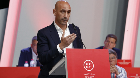 El presidente de la Real Federación Española de Fútbol, Luis Rubiales, durante la rueda de prensa en la Asamblea General Extraordinaria, en Las Rozas, a 25 de agosto de 2023, en Madrid.