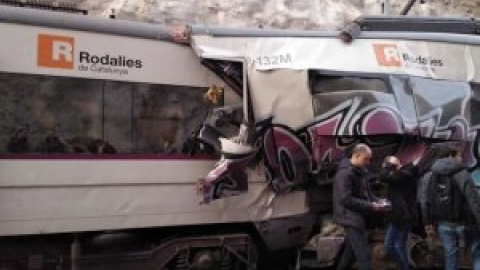 Una morta i sis persones més ferides greus en una col·lisió frontal entre dos trens de rodalies