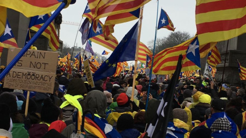 Participants en la manifestació 'Europe: Wake Up', a les 11h. / Marià de Delàs.