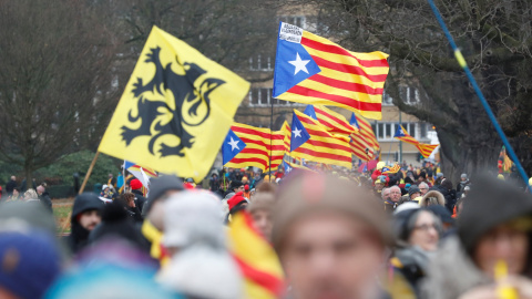 Participants en la manifestació 'Europe, Wake Up', que organitzen l'ANC i Òmnium Cultural aquest dijous a Brussel·les./ REUTERS/Yves Herman