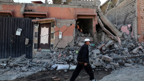 Un hombre en Moulay Brahim, al sur de Marruecos.