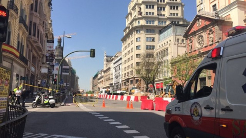 Desalojan viviendas y comercios entre Alcalá y Gran Vía por la rotura de una tubería de gas de gran dimensión. 8 DE MAYO DE 2018. EMERGENCIAS MADRID