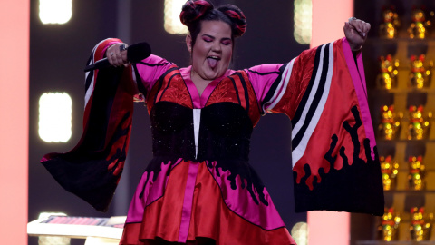 Netta de Israel interpreta a "Toy" durante el ensayo general de la Semi-Final 1 para el Eurovision Song Contest 2018 en la sala Altice Arena en Lisboa, Portugal, el 7 de mayo de 2018. REUTERS / Rafael Marchante