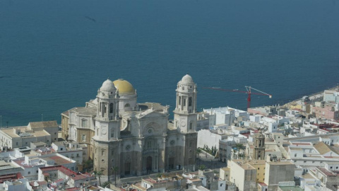 Imagen de archivo cedida por el Ayuntamiento de Cádiz de una vista aérea de la ciudad.