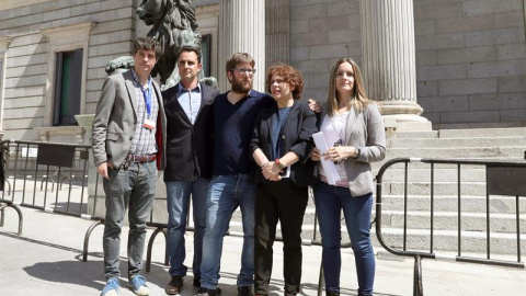 El exempleado del banco HSBC Hervè Falciani, quien ha registrado hoy en el Congreso, junto al eurodiputado de Podemos Miguel Urbán y las diputadas de Unidos Podemos Gloria Elizo y Àngela Ballester una proposición no de ley para instar al Gobierno a qu