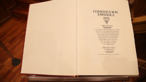 La Constitución cumple 44 años y las redes señalan a sus infractores: "Sería estupendo que los dirigentes del PP aprovechen la festividad para leer y cumplir con sus mandatos"