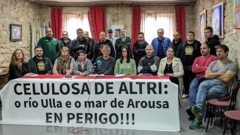 18/3/24 Representantes de las plataformas de A Ulloa y Arousa, la semana pasada en Carril (Pontevedra).