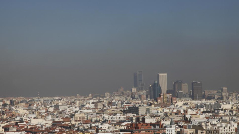 Vista de la contaminación sobre Madrid. EFE