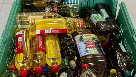 Botellas de aceite de oliva donados durante la 'Operación Kilo Primavera' organizada por la Federación Española de Banco de Alimentos