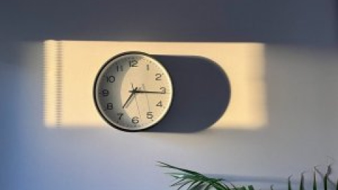 Así afecta el cambio de hora a la factura de la luz y gas