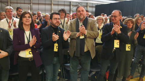 El president de la Generalitat i coordinador nacional d'ERC, Pere Aragonès; amb el president del partit, Oriol Junqueras; i la portaveu, Marta Vilalta, al Congrés Nacional de Lleida.