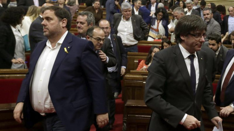 El presidente de la Generalitat, Carles Puigdemont, y el vicepresidente, Oriol Junqueras. - EFE