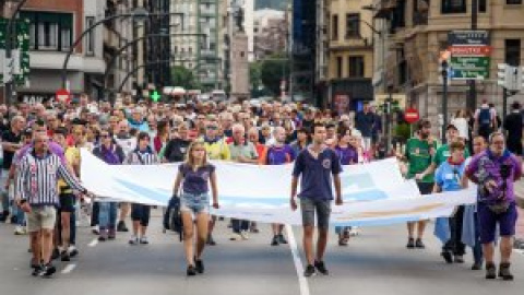 Miles de personas se reúnen en las calles de Bilbao para pedir que se traslade a los presos de ETA a cárceles vascas