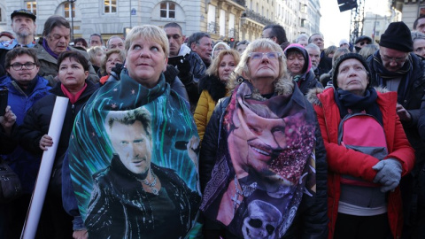 Más de un millón de personas despiden al cantante Johnny Hallyday en París. EP