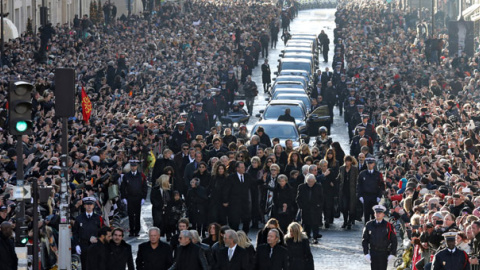 Más de un millón de personas despiden al cantante Johnny Hallyday en París. REUTERS/Ludovic Marin/Pool