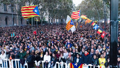 Manifestación convocada por Tsunami Democràtic en la plaza Universidad de Barcelona en noviembre de 2019. Manifestación convocada por Tsunami Democràtic en la plaza Universidad de Barcelona en noviembre de 2019.