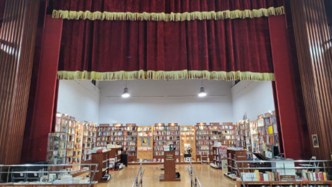 20/3/24 - Imagen de la librería Verbo, ubicada en el antiguo Teatro Imperial de Sevilla.