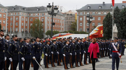 La ministra de Defensa, María Dolores de Cospedal, preside la parada militar con motivo de la celebración de la Virgen de Loreto, patrona del Ejército del Aire, acompañada por el jefe de Estado Mayor del Ejército del Aire, general Javier Salto (d), e