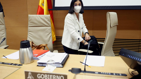 La ministra de Sanidad, Carolina Darias, llega para comparecer este jueves a petición propia, en sesión extraordinaria, ante la Comisión de Sanidad y Consumo del Congreso de los Diputados en Madrid este 27 de enero de 2022.