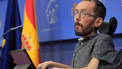 14/12/2021.- El portavoz de Unidas Podemos en el Congreso Pablo Echenique en rueda de prensa tras la Junta de Portavoces, este martes en la Cámara Baja, en Madrid. EFE/ Fernando Alvarado