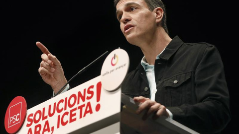 El secretario general de PSOE, Pedro Sánchez, durante su intervención este mediodía en el mitin electoral celebrado en Lleida, en la sexta jornada de campaña para las próximas elecciones del 21D. EFE/ Andreu Dalmau