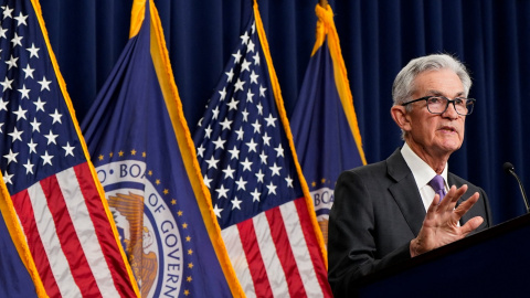 El presidente de la Reserva Federal (Fed), Jerome Powell, durante la rueda de prensa posterior a la reunión del Comité Federal de Mercado Abierto (FOMC, en inglés), en la sede de banco central estadounidense, en Washington. REUTERS/Elizabeth Frantz