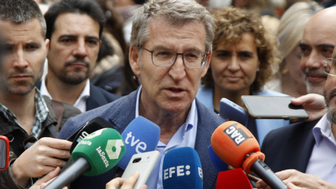 Alberto Núñez Feijóo, durante su visita a Barcelona por el día de Sant Jordi.- KIKE RINCÓN (EUROPA PRESS)