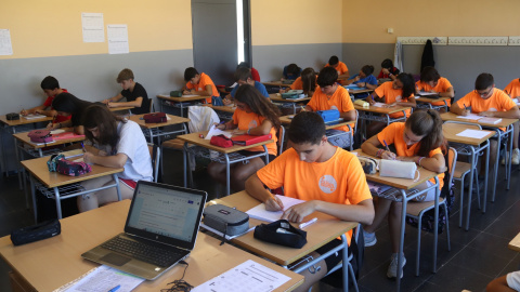 Alumnes de la classe de 4t d’ESO de l’Institut Carles Rahola de Girona estudiant en els primers dies de curs