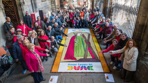 La Federació Catalana de Catifaires encapçala el projecte Flower Carpets Art i aquest dissabte van presentar-lo a la Catedral de Barcelona amb una catifa al·legòrica.