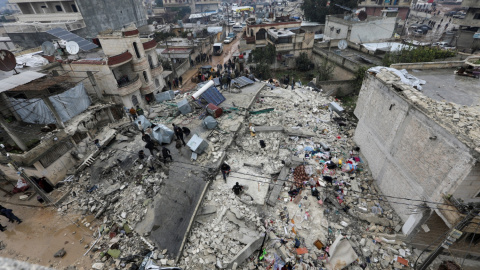 Vista aérea de la devastación provocada por el terremoto en la ciudad siria de Jandaris, este 6 de febrero de 2023.