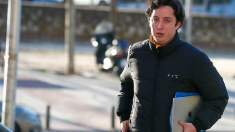 Francisco Nicolás Gómez Iglesias, el Pequeño Nicolás, a su llegada al juicio celebrado en la Audiencia de Madrid, a 6 de febrero de 2023.