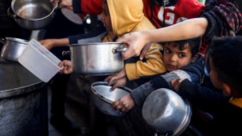 James Elder, portavoz de Unicef, desde Gaza: "Los niños están delgados como el papel"