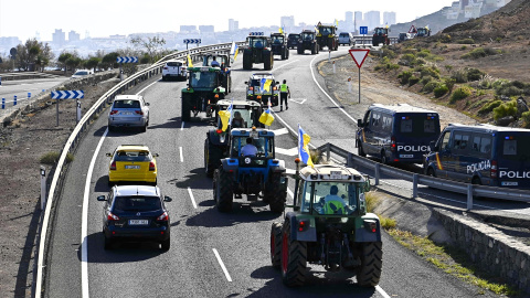 25/03/2024 Una columna de tractores atraviesa Gran Canaria durante la décimosexta jornada de protestas de los tractores en las carreteras españolas, a 21 de febrero de 2024.