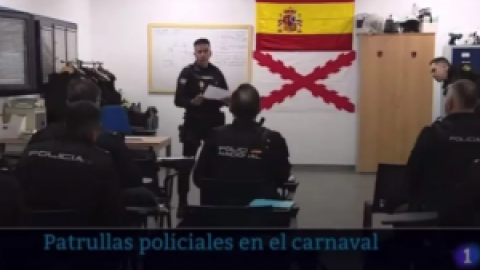 La Policía tomará medidas por la exhibición de una bandera carlista en una comisaría de Las Palmas