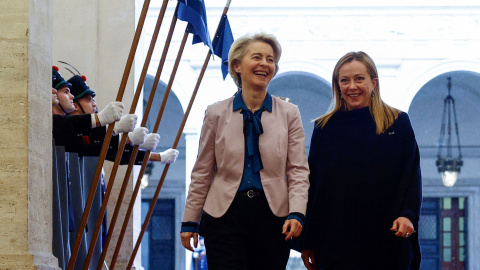 Imagen de archivo de la primera ministra italiana, Giorgia Meloni, junto a la presidenta de la Comisión Europea, Ursula von der Leyen, a 9 de enero de 2023.