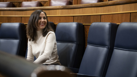 09/02/2023.- La ministra de Derechos Sociales y Agenda 2030, Ione Belarra, sonríe a su llegada al Congreso de los Diputados este jueves. EFE/ Fernando Villar