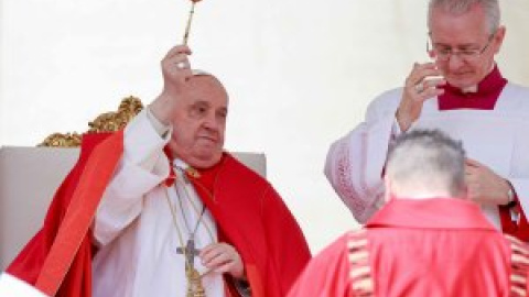 El papa sorprende a los fieles y no lee la homilía en la misa del Domingo de Ramos