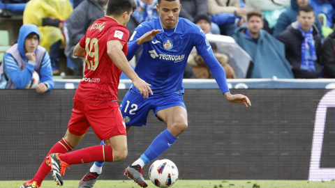 El defensa argentino Marcos Acuña, durante el partido entre el Getafe y el Sevilla, a 30 de marzo de 2023