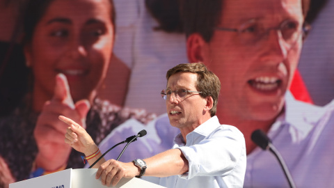 José Luis Martínez-Almeida interviene durante la manifestación organizada por el PP, a 24 de septiembre de 2023, en Madrid.